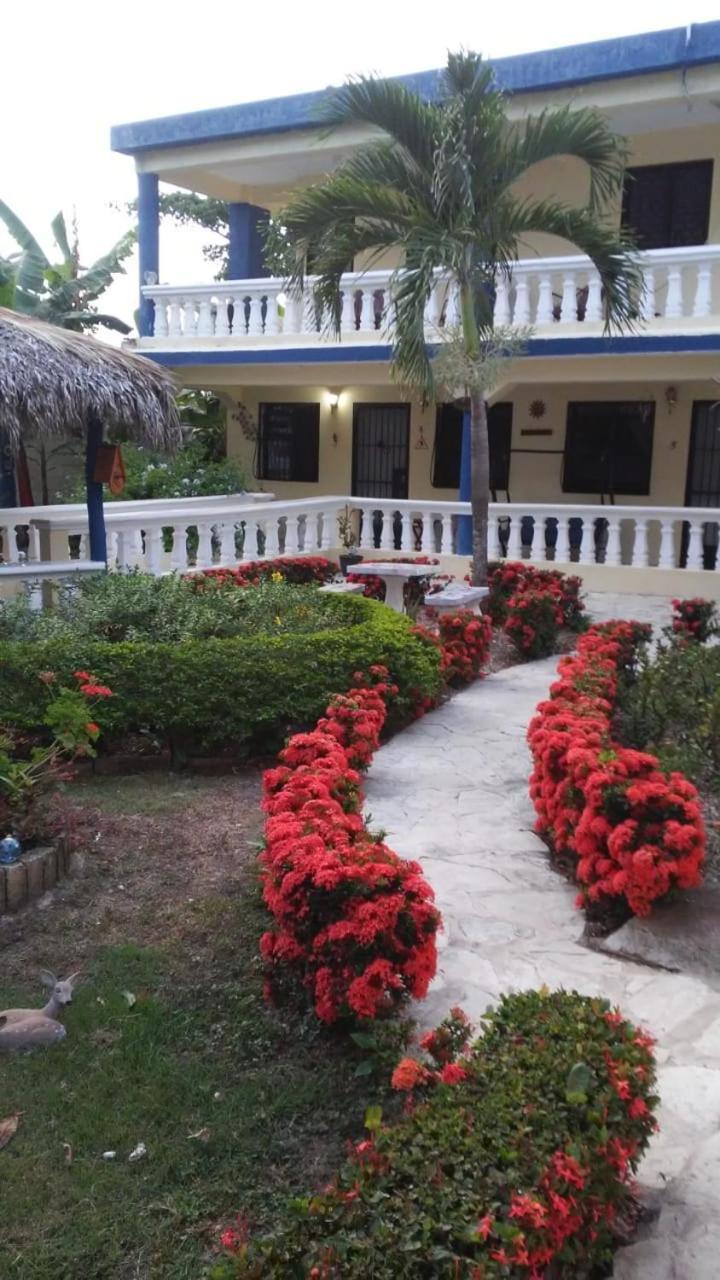 Albergue Sana El Jardin Secreto Santiago De Los Caballeros Exterior foto